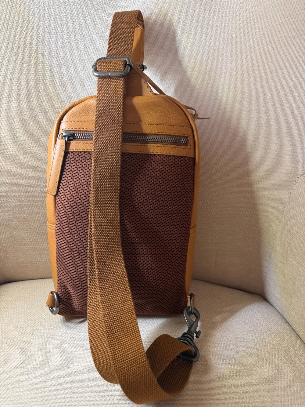 Spikes & Sparrow Tan Leather Crossbody Sling Bag - Picture 4 of 14